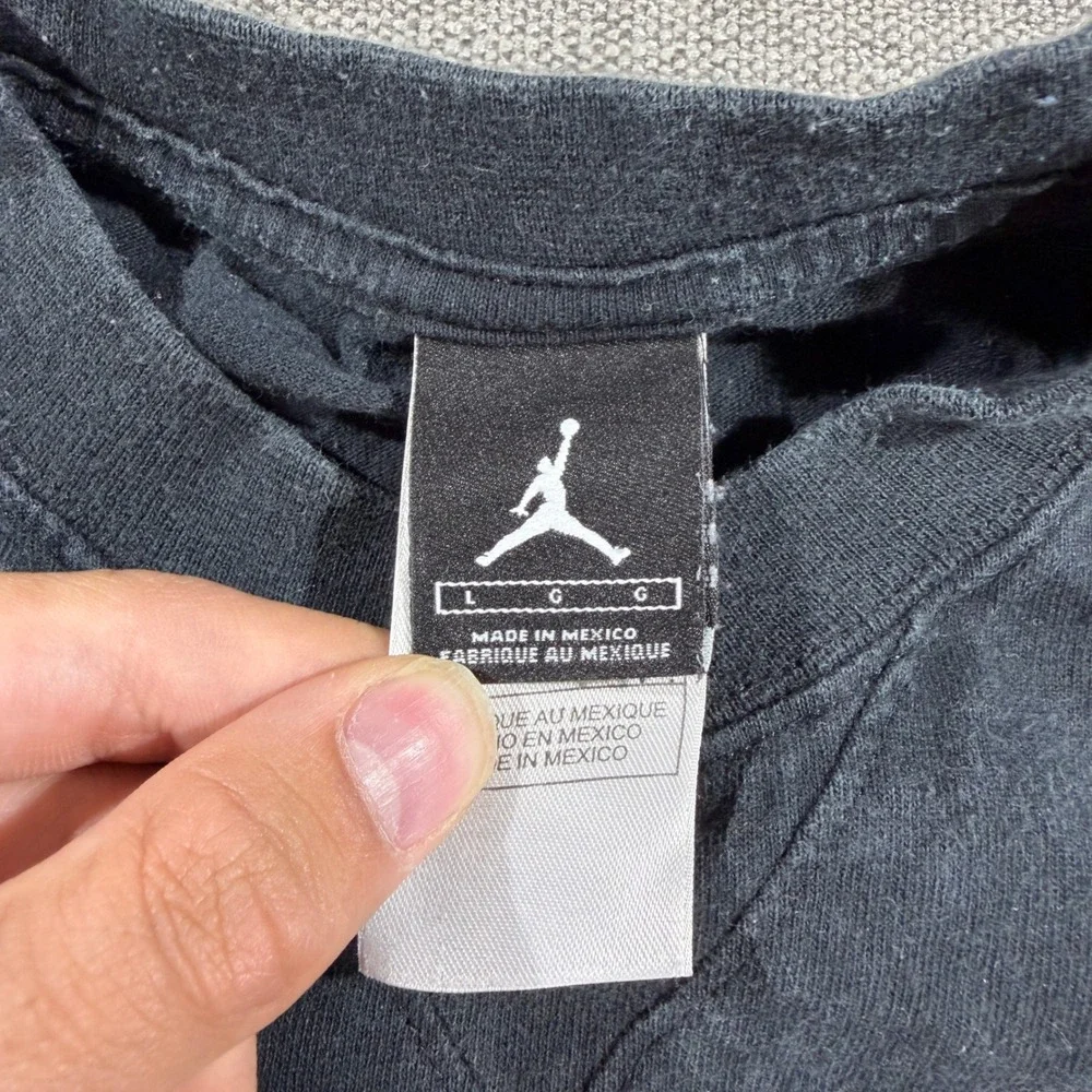 Jordan T-Shirt Mens Large Black Fair Distressed Jumpman Logo V-Stitch Tee